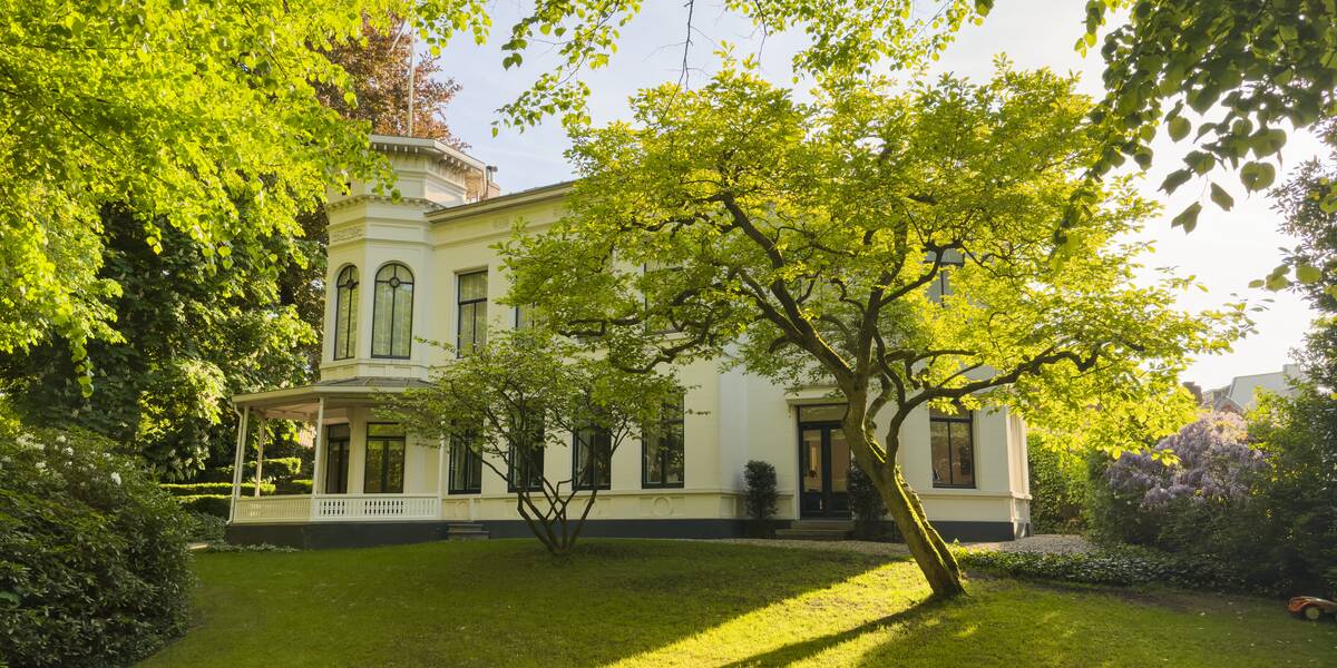 Link naar foto in Flickr: villa Lievendaal bij Lepelenburg in de zon. 