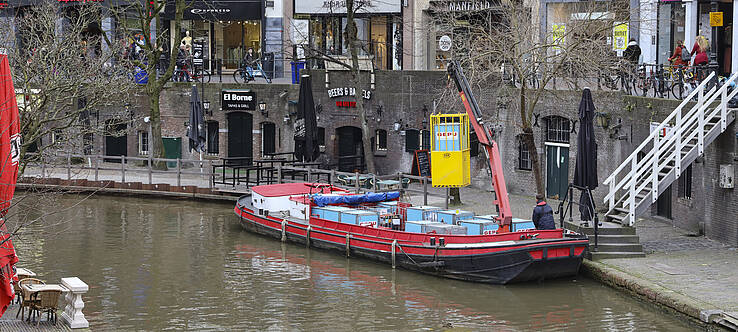 Bierboot Oudegracht - bevoorrading binnenstad