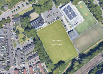 klik en vergroot de situatie van nu: sportveld met alleen een grasveld