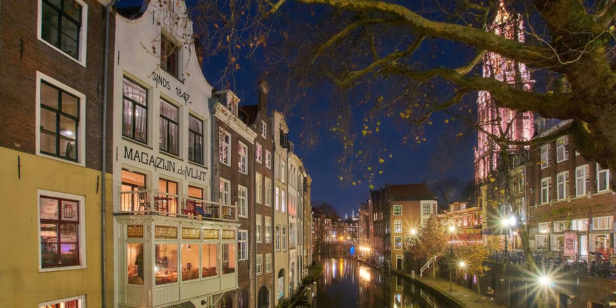 Link naar foto in Flickr: Zicht op de Dom vanaf de Gaardbrug.