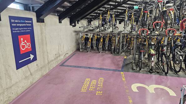 klik en vergroot fietsenstalling ns, met deel voor mensen met beperking