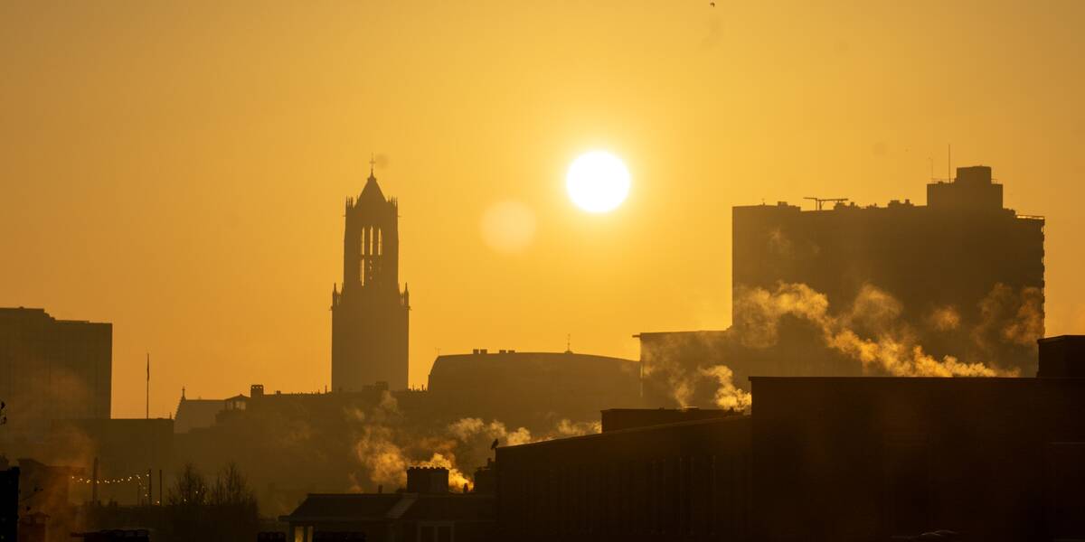 Link naar foto in Flickr: de skyline van Utrecht in de ochtendzon.