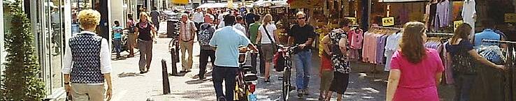 voetgangers op het Vredenburg, markt