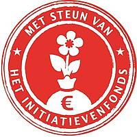 Logo Initiatevenfonds, zak geld met een bloem. Tekst: met steun van het initiatievenfonds