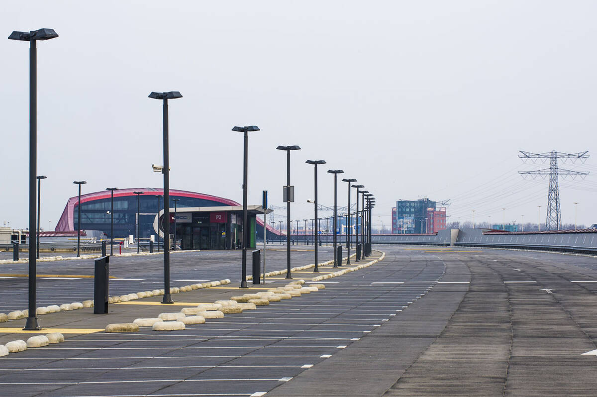 Parkeerdek The Wall langs A2