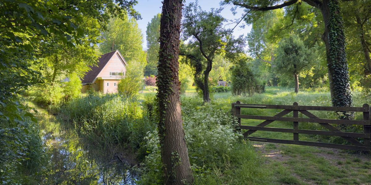 Link naar foto in Flickr: huisje tussen de bomen in Amelisweerd.