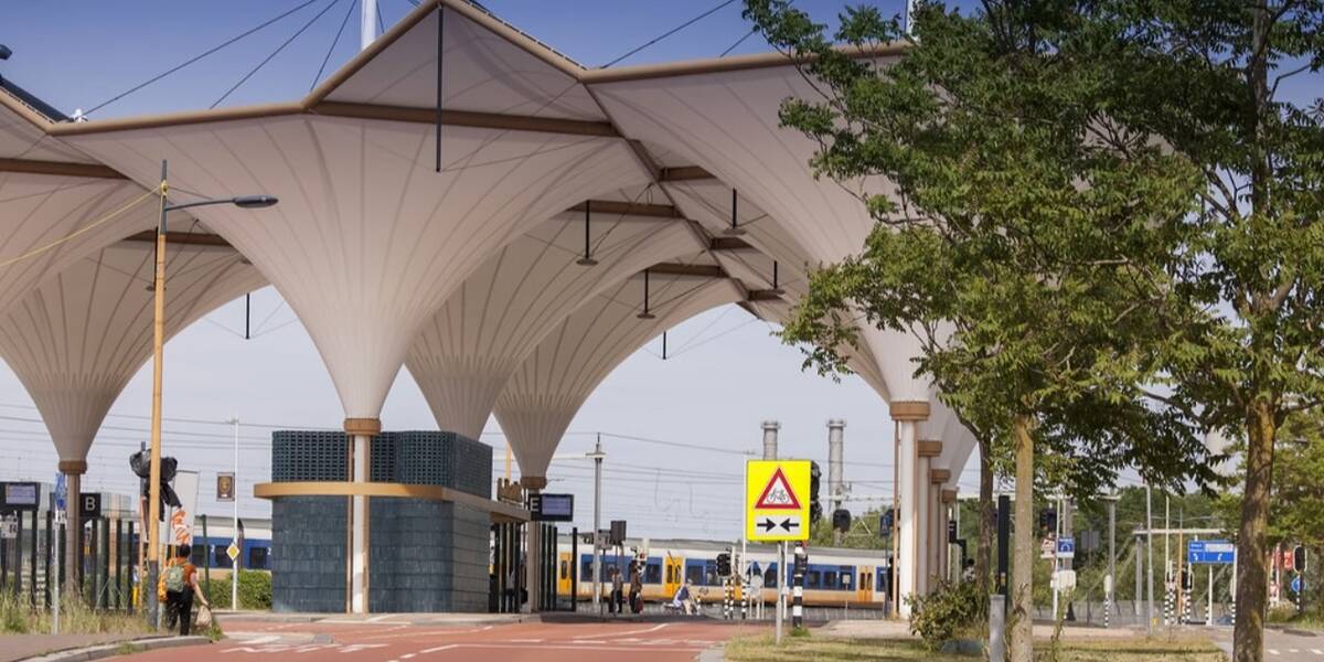 Link naar foto in Flickr: zicht op het busstation Leidsche Rijn.