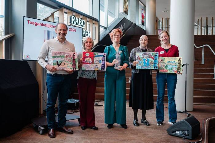 winnaars toegankelijkheidsprijs 2026 met in het midden wethouder voortman winnaars toegankelijkheidsprijs 2026 met in het midden wethouder voortman