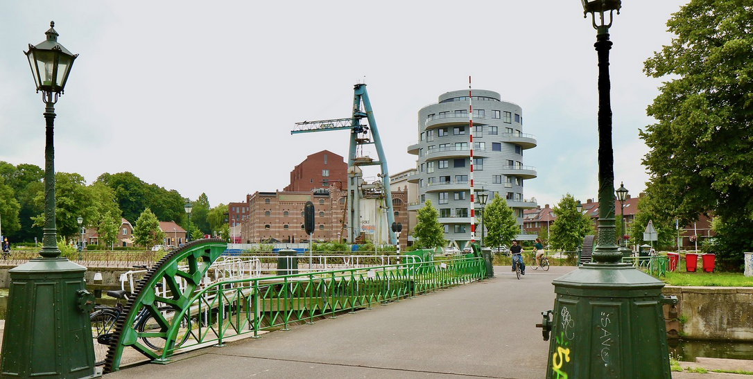 Link naar foto in Flickr: fietser gaan over de Muntsluisbrug.