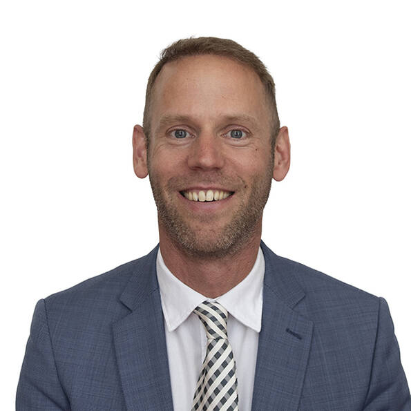 Portretfoto van griffier Miguel Israel