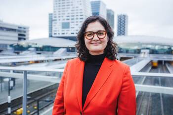 open grotere portretfoto van wethouder Senna Maatoug