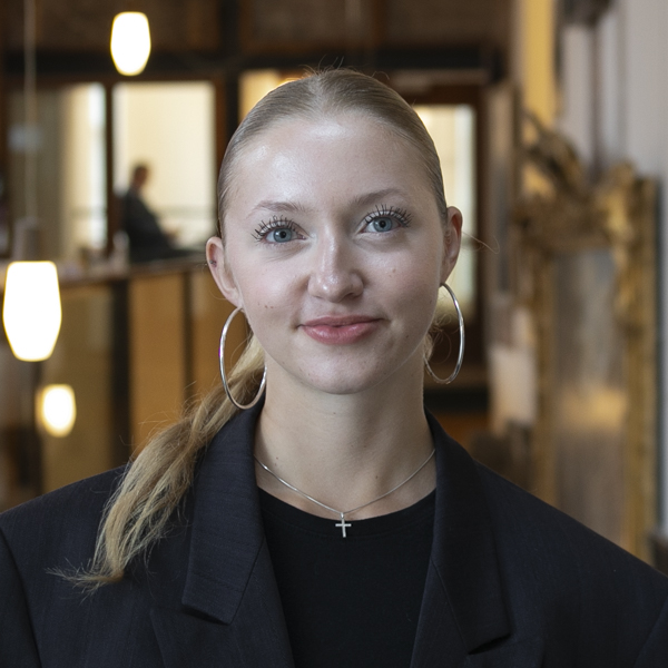 Portretfoto van commissielid Rayna Augustus