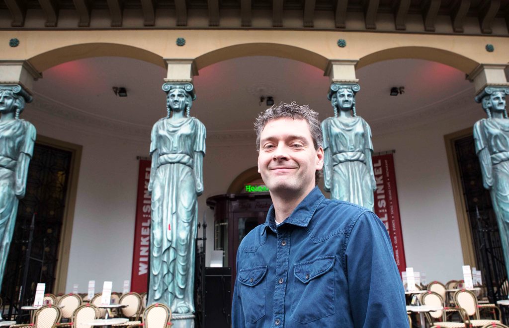 Dirk Velthuizen, mede-eigenaar van De Winkel van Sinkel Dirk Velthuizen, mede-eigenaar van De Winkel van Sinkel
