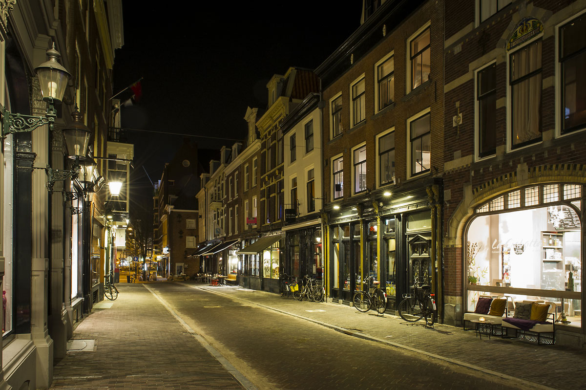 Utrecht centrum in de avond, Schoutenstraat