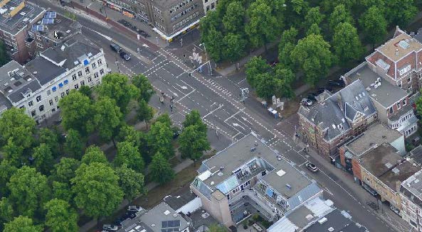 luchtfoto van de kruising Maliebaan-Burgemeester Reigerstraat-Nachtegaalstraat